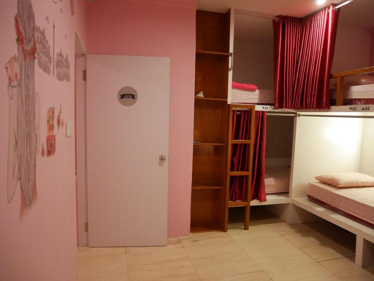 ג'קרטה Sleepy Raccoon Hostel מראה חיצוני תמונה