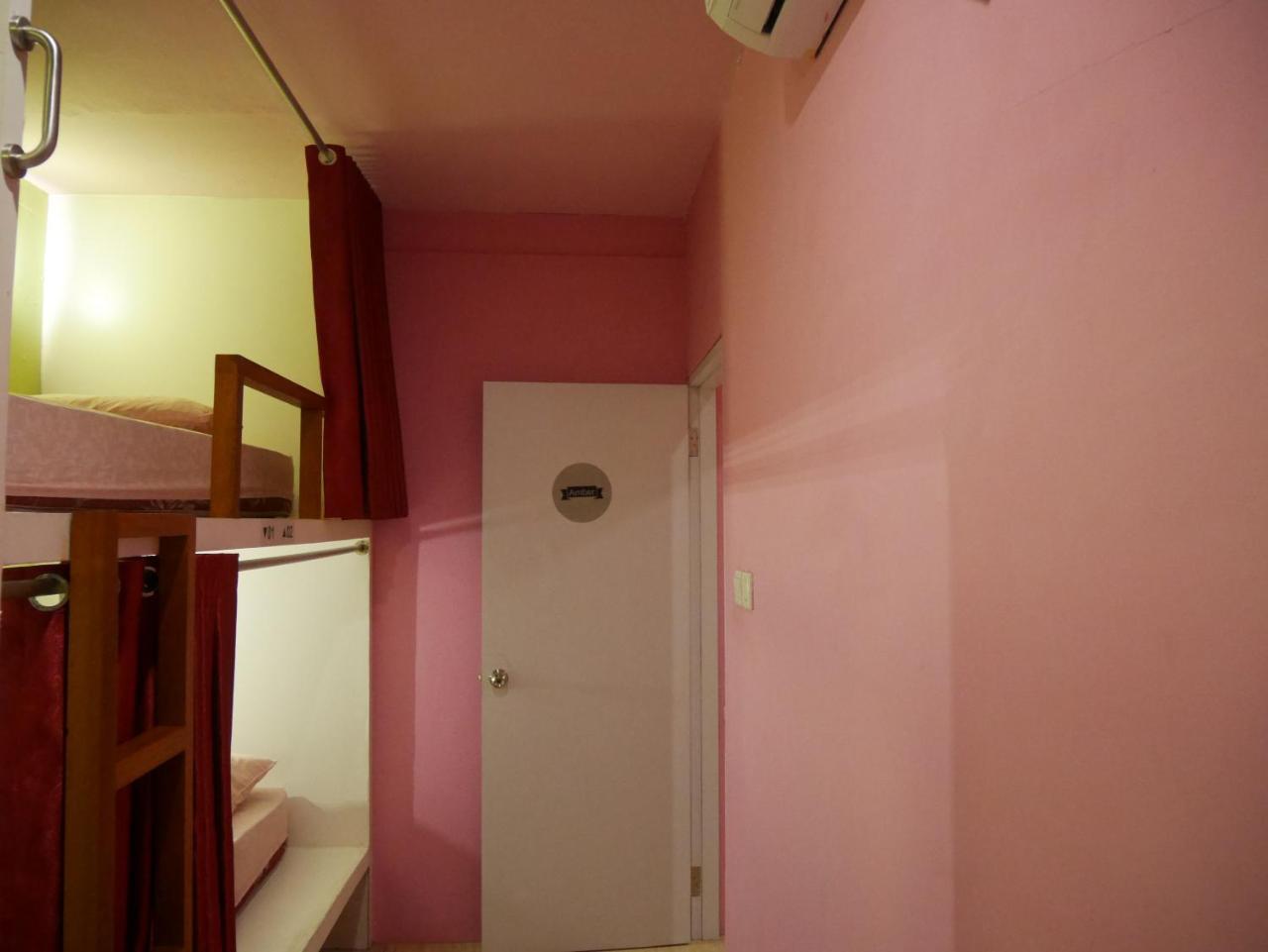 ג'קרטה Sleepy Raccoon Hostel מראה חיצוני תמונה