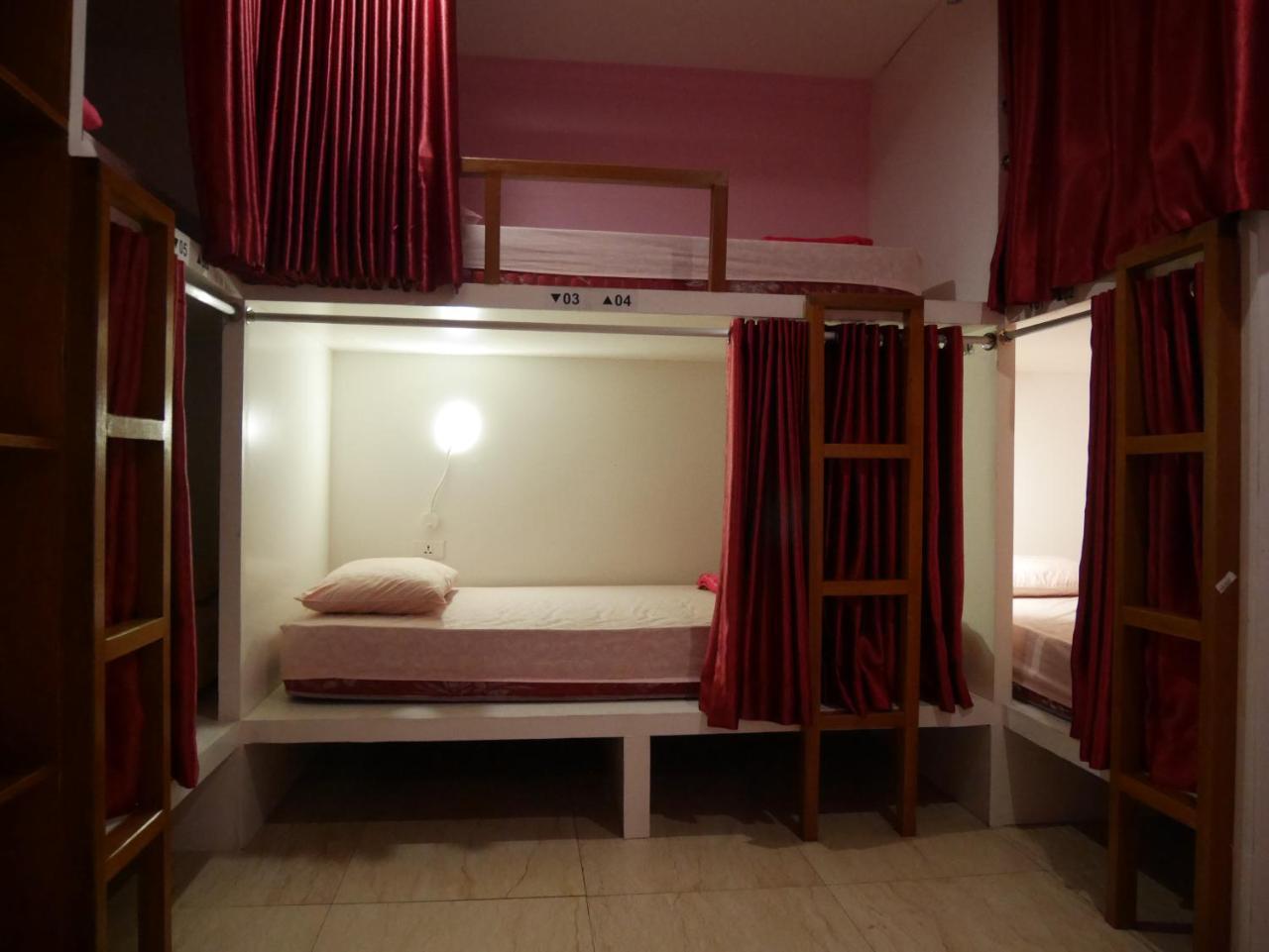 ג'קרטה Sleepy Raccoon Hostel מראה חיצוני תמונה