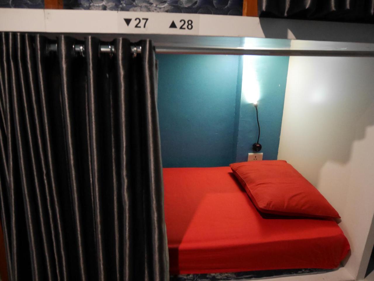 ג'קרטה Sleepy Raccoon Hostel מראה חיצוני תמונה