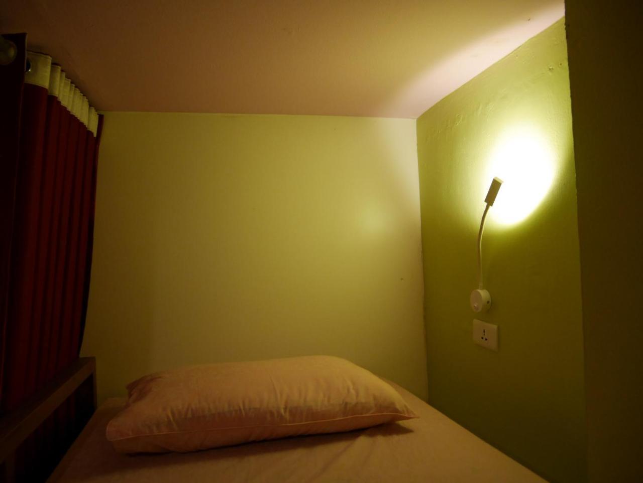 ג'קרטה Sleepy Raccoon Hostel מראה חיצוני תמונה