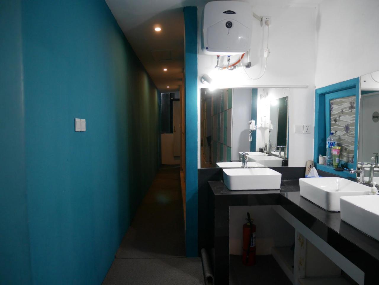 ג'קרטה Sleepy Raccoon Hostel מראה חיצוני תמונה