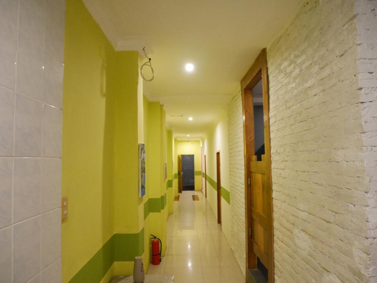 ג'קרטה Sleepy Raccoon Hostel מראה חיצוני תמונה