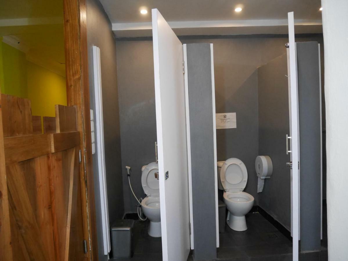 ג'קרטה Sleepy Raccoon Hostel מראה חיצוני תמונה