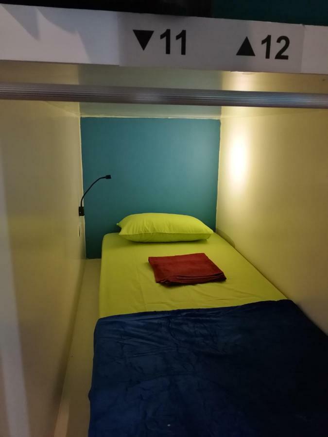 ג'קרטה Sleepy Raccoon Hostel מראה חיצוני תמונה