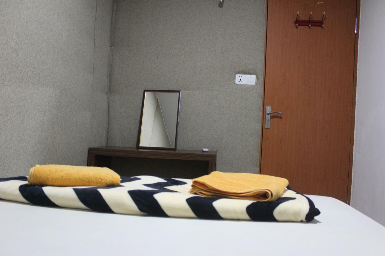 ג'קרטה Sleepy Raccoon Hostel מראה חיצוני תמונה