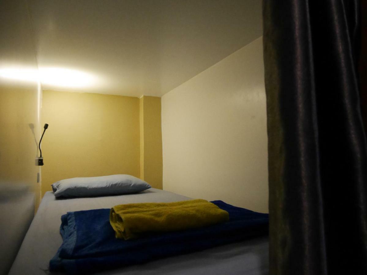 ג'קרטה Sleepy Raccoon Hostel מראה חיצוני תמונה