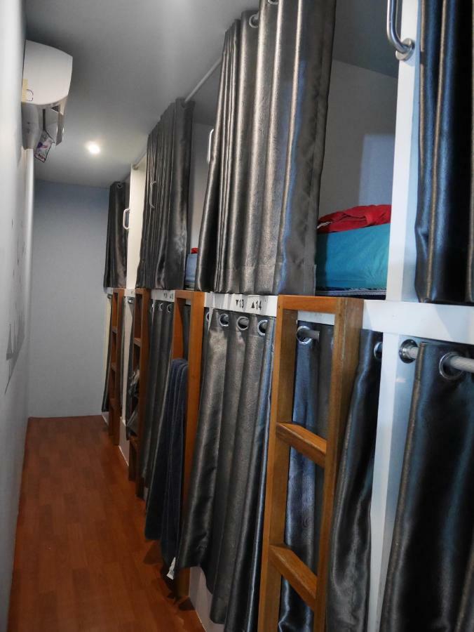 ג'קרטה Sleepy Raccoon Hostel מראה חיצוני תמונה