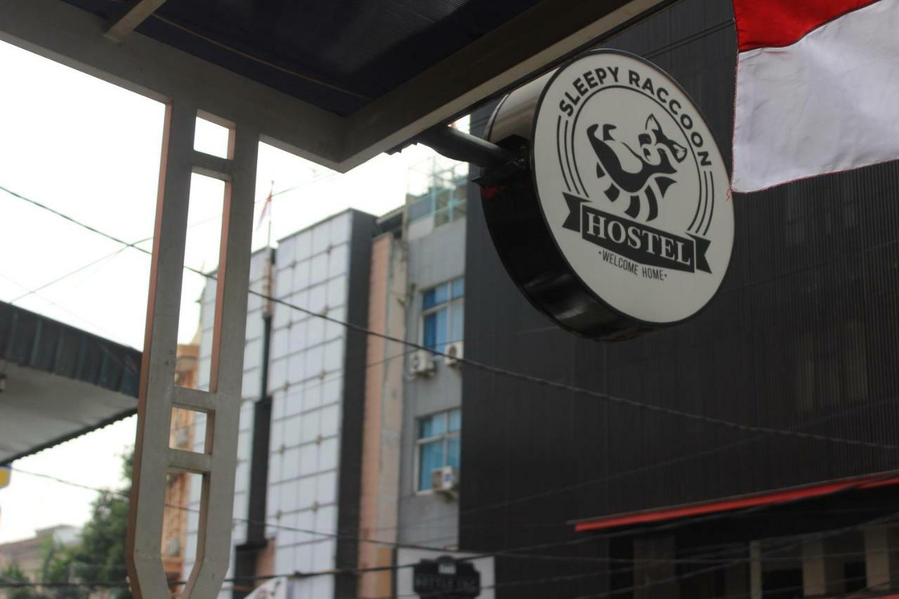 ג'קרטה Sleepy Raccoon Hostel מראה חיצוני תמונה